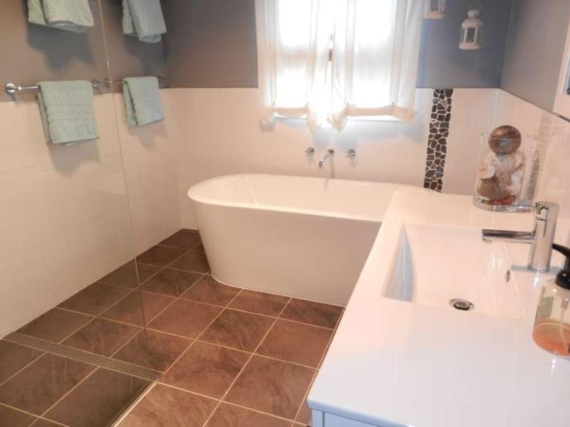 4 Monterey Street, Mannering Park NSW 2259