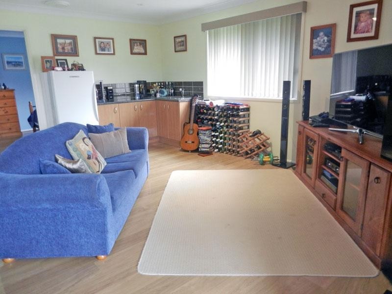 6 Mariner Close, Summerland Point NSW 2259