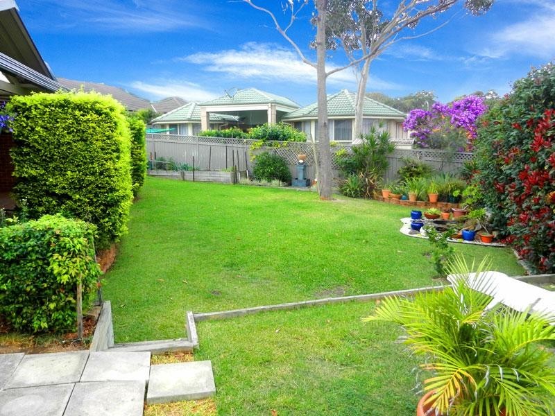 6 Mariner Close, Summerland Point NSW 2259
