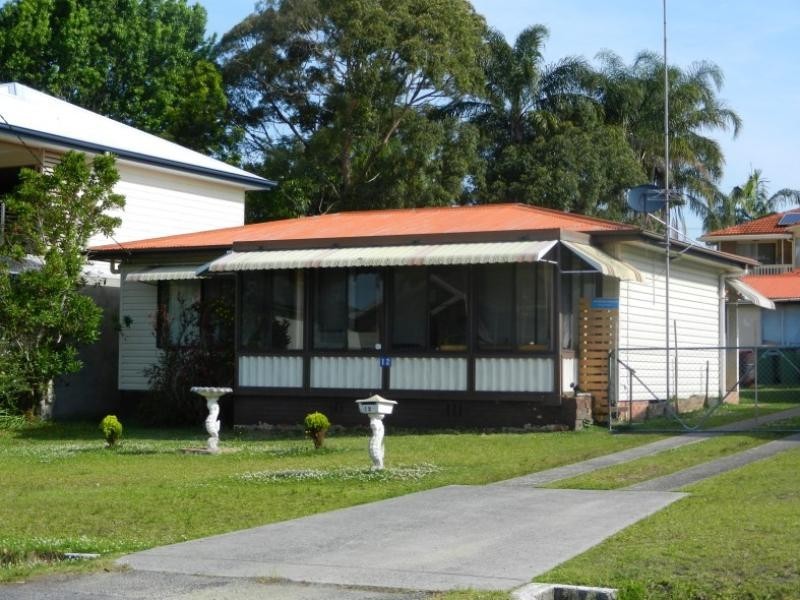 12 Kullaroo Road, Summerland Point NSW 2259