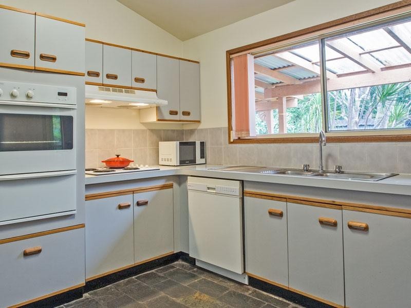 2 Murrumbong Road, Summerland Point NSW 2259