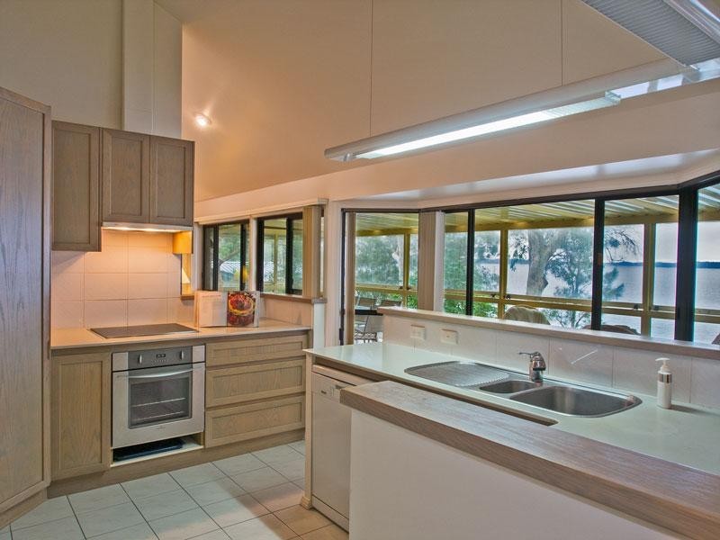 63 Gordon Avenue, Summerland Point NSW 2259