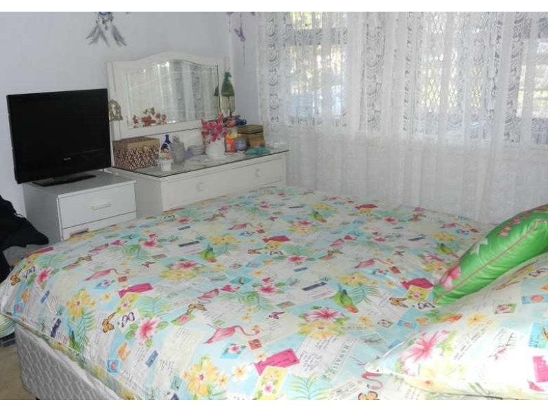 20 Kevin Street, Mannering Park NSW 2259