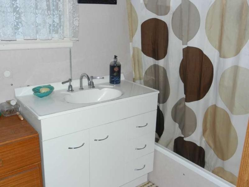 20 Kevin Street, Mannering Park NSW 2259