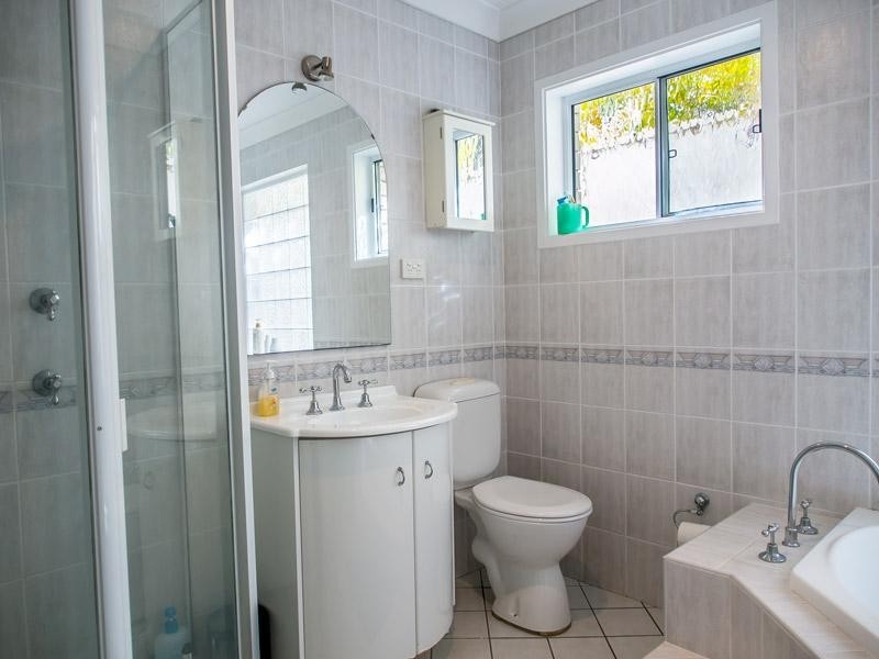 3 Gordon Avenue, Summerland Point NSW 2259