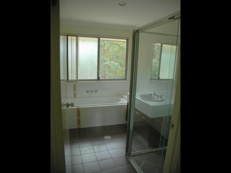 18 GREEN Place, Redland Bay QLD 4165