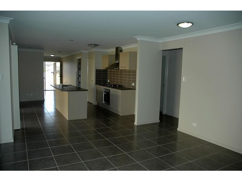 4 DALY Place, Redland Bay QLD 4165