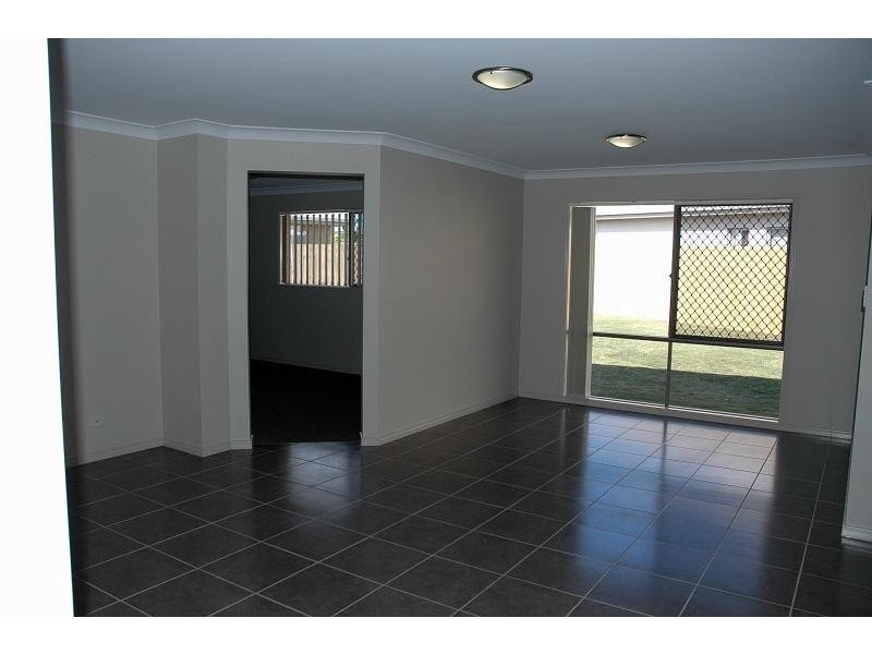 4 DALY Place, Redland Bay QLD 4165