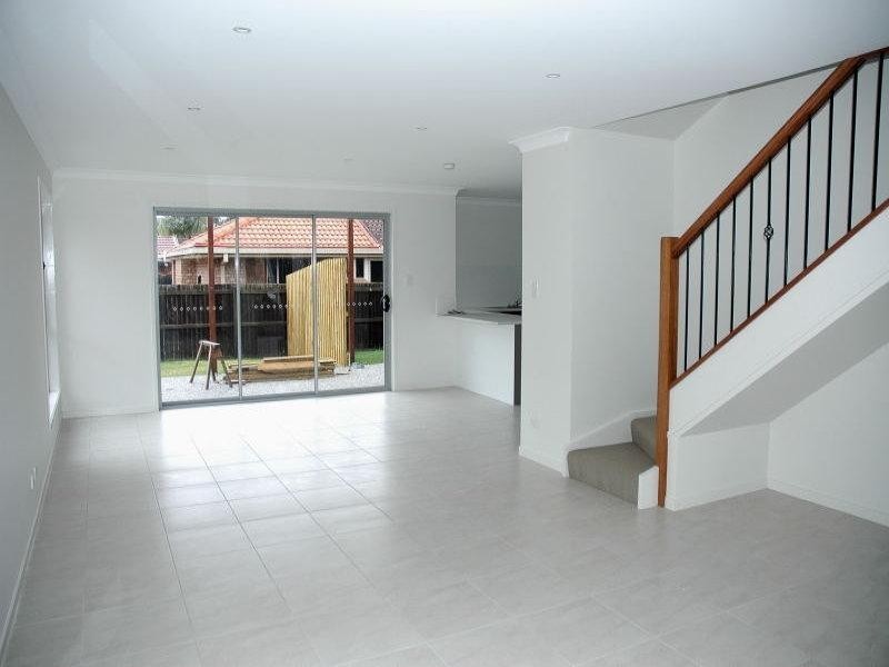 2/1-3 KIMBOLTON Drive, Redland Bay QLD 4165