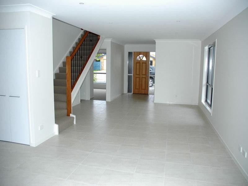 2/1-3 KIMBOLTON Drive, Redland Bay QLD 4165