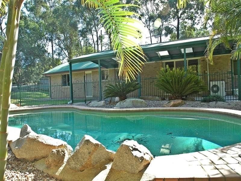 19 BANKSIA Street, Redland Bay QLD 4165