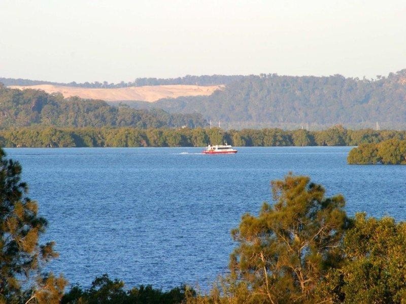 11 SALTWATER Place, Redland Bay QLD 4165