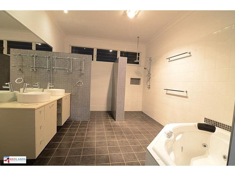 11 SALTWATER Place, Redland Bay QLD 4165