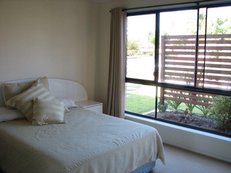 1 SEABRAE Drive, Redland Bay QLD 4165