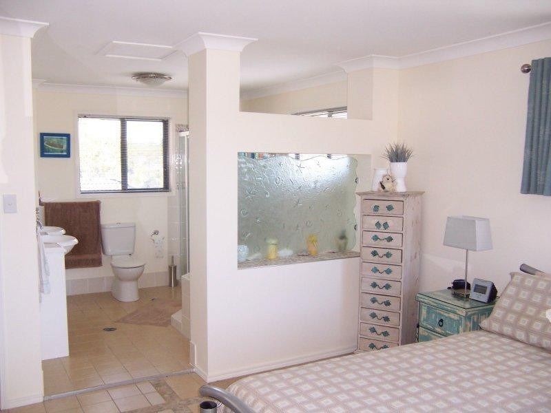 1 SEABRAE Drive, Redland Bay QLD 4165