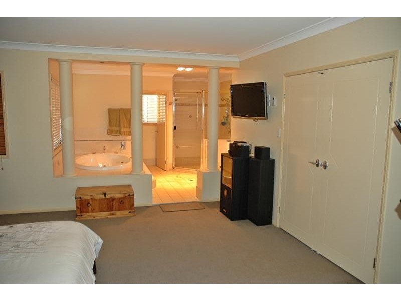 54 Spinnaker Circuit REDLAND BAY 4165, Redland Bay QLD 4165