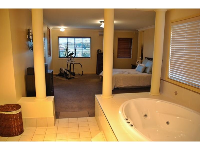 54 Spinnaker Circuit REDLAND BAY 4165, Redland Bay QLD 4165