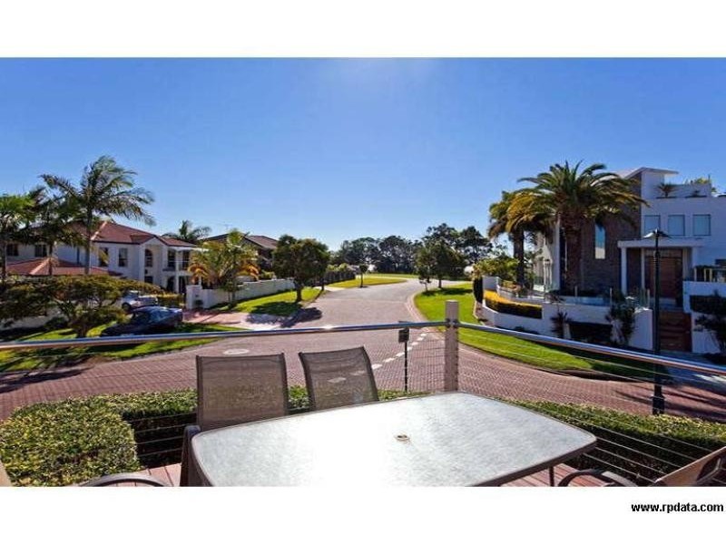 1 Bartlett Terrace, Redland Bay QLD 4165