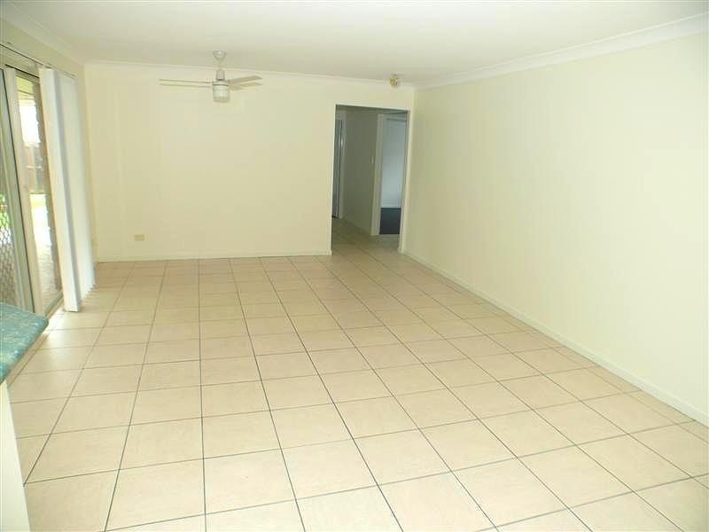 9 LAKE BORUMBA Street, Logan Reserve QLD 4133