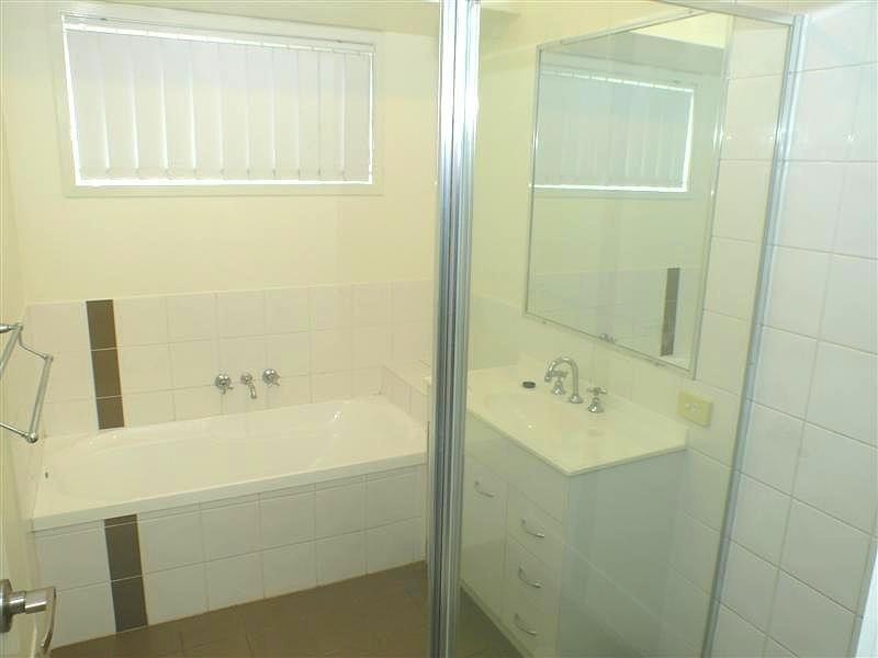 9 LAKE BORUMBA Street, Logan Reserve QLD 4133