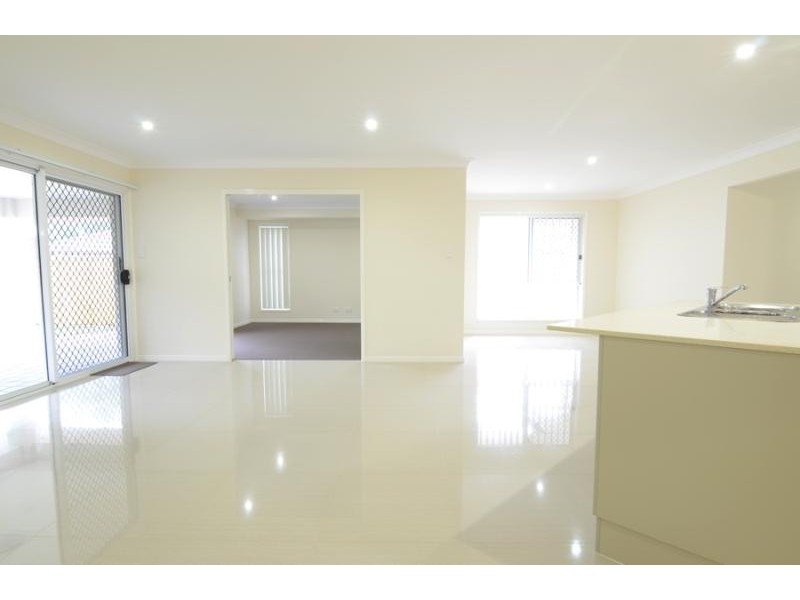 16 Park Edge Place REDLAND BAY 4165, Redland Bay QLD 4165