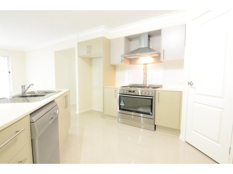 16 Park Edge Place REDLAND BAY 4165, Redland Bay QLD 4165