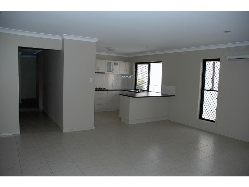2 DALY Place, Redland Bay QLD 4165