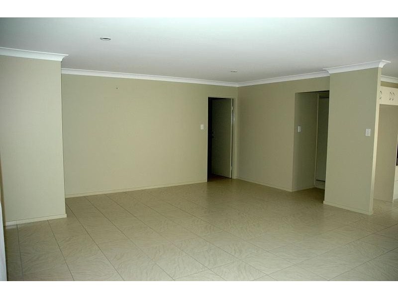 2 DALY Place, Redland Bay QLD 4165