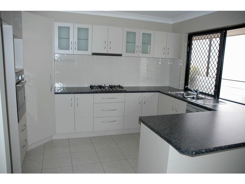 2 DALY Place, Redland Bay QLD 4165