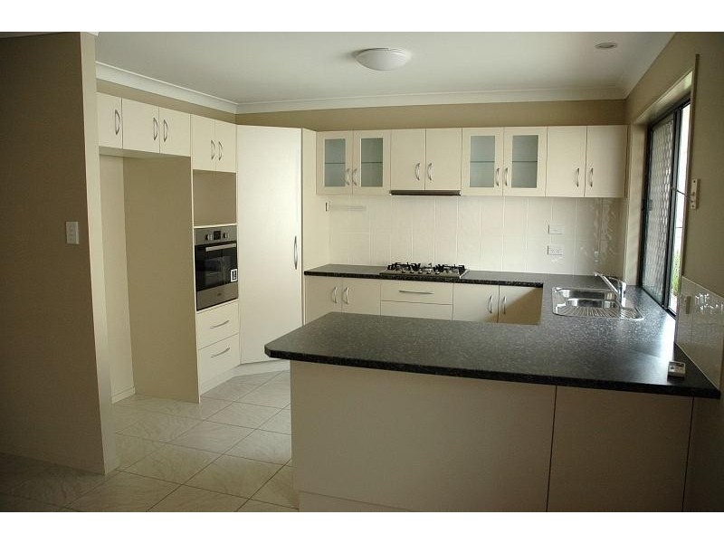2 DALY Place, Redland Bay QLD 4165