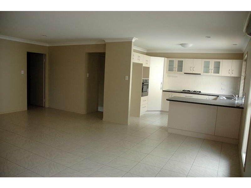 2 DALY Place, Redland Bay QLD 4165