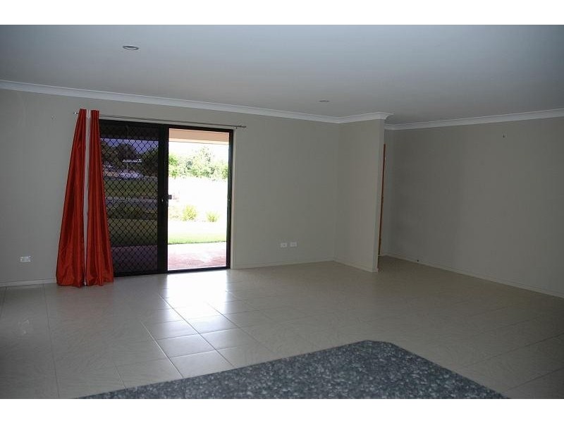 2 DALY Place, Redland Bay QLD 4165