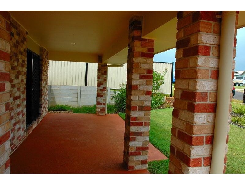 2 DALY Place, Redland Bay QLD 4165