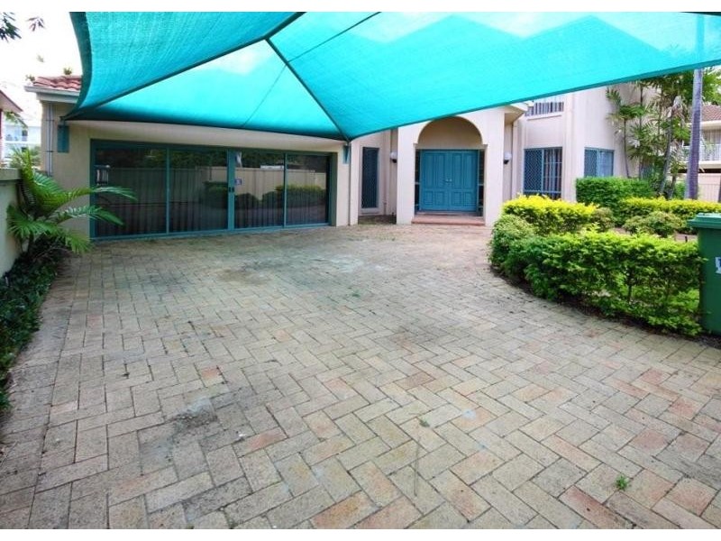 19A MADANG Crescent, Runaway Bay QLD 4216