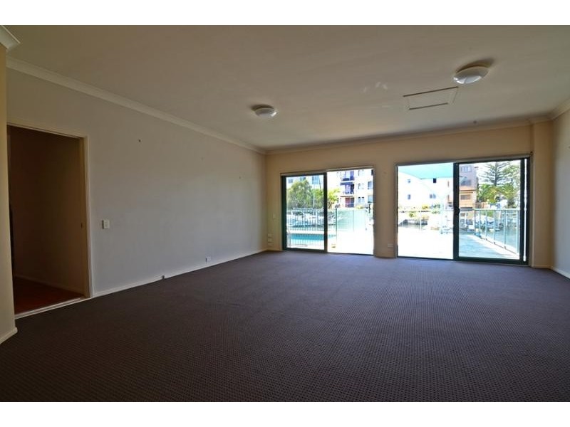 19 MADANG Crescent, Runaway Bay QLD 4216