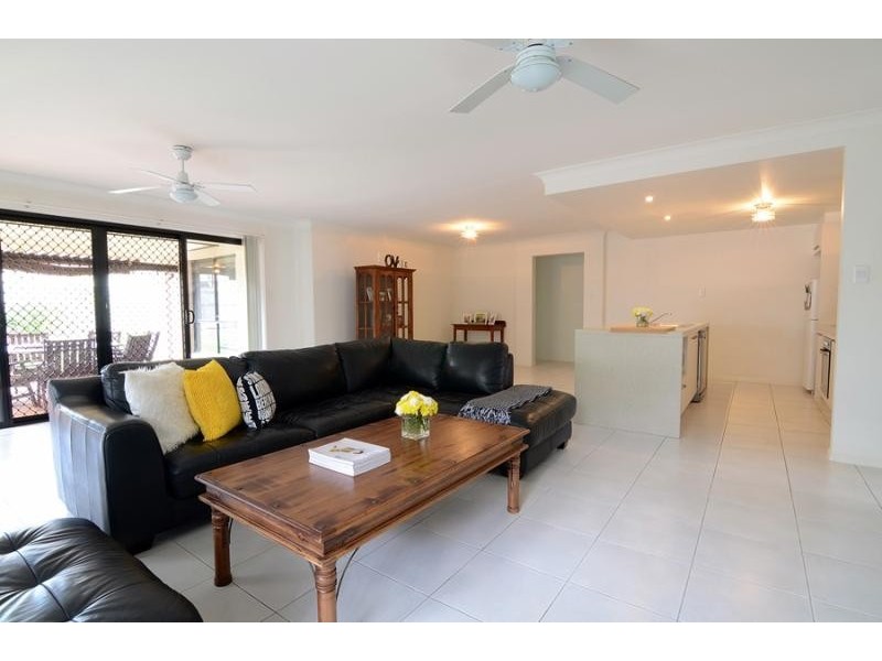 11 Pitman  Place REDLAND BAY 4165, Redland Bay QLD 4165