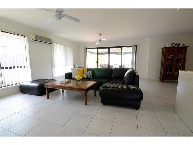 11 Pitman  Place REDLAND BAY 4165, Redland Bay QLD 4165