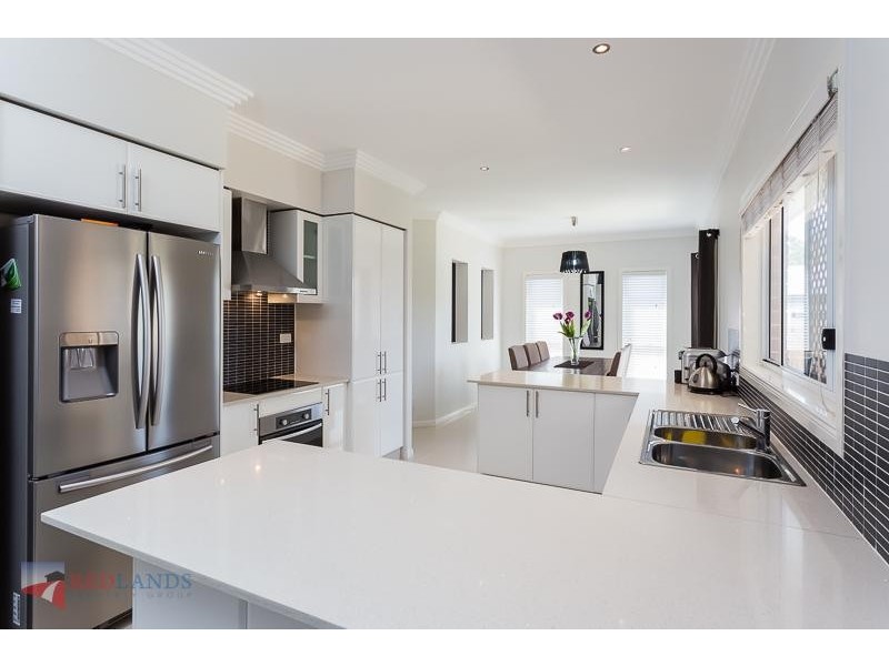 11 Pyrus Place, Redland Bay QLD 4165