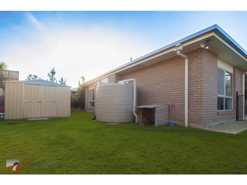 11 Pyrus Place, Redland Bay QLD 4165