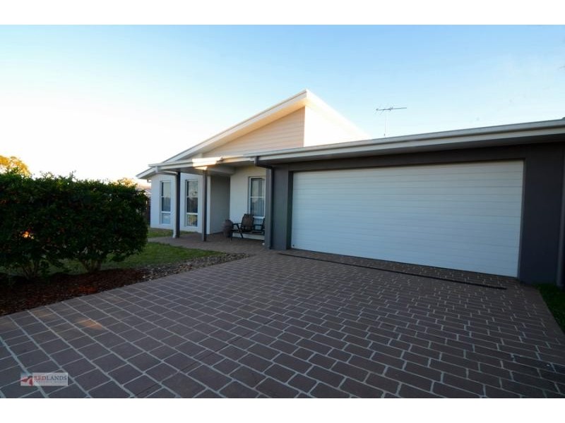 35 Aqua  Crescent, Redland Bay QLD 4165
