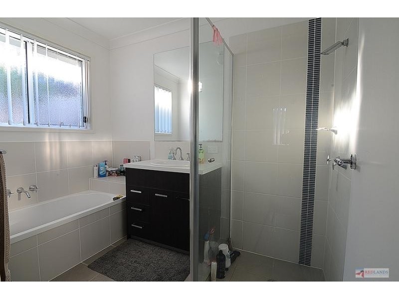 35 Aqua  Crescent, Redland Bay QLD 4165