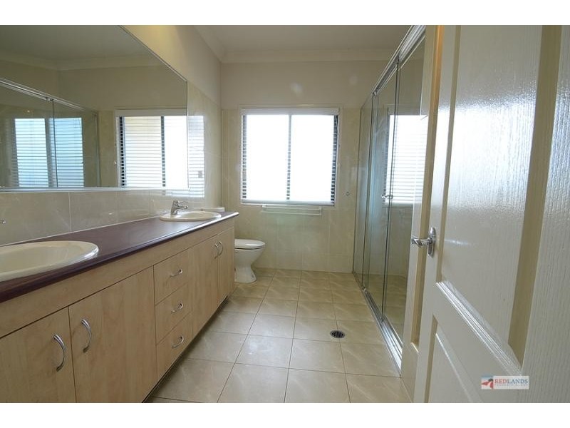 35 ATTENBOROUGH Circuit, Redland Bay QLD 4165