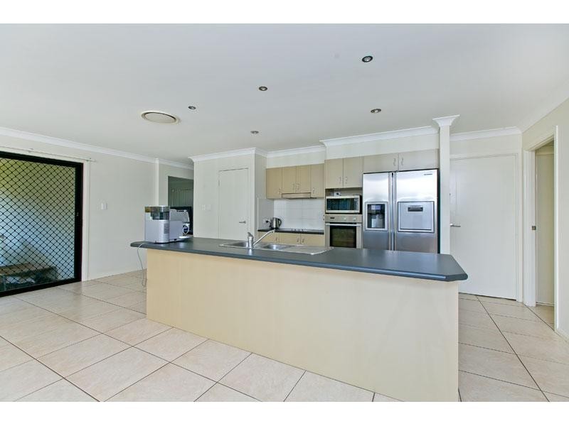 21 PARKLINK Drive, Redland Bay QLD 4165