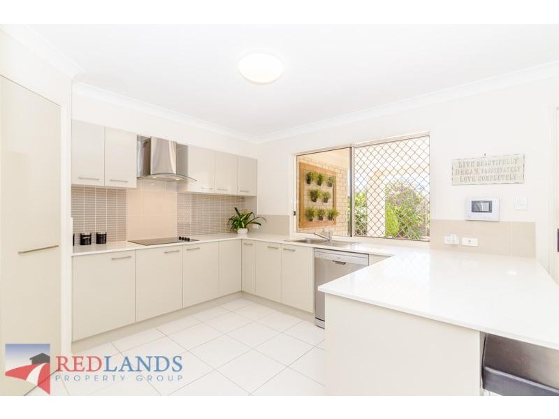 16 Magnetic  Place, Redland Bay QLD 4165