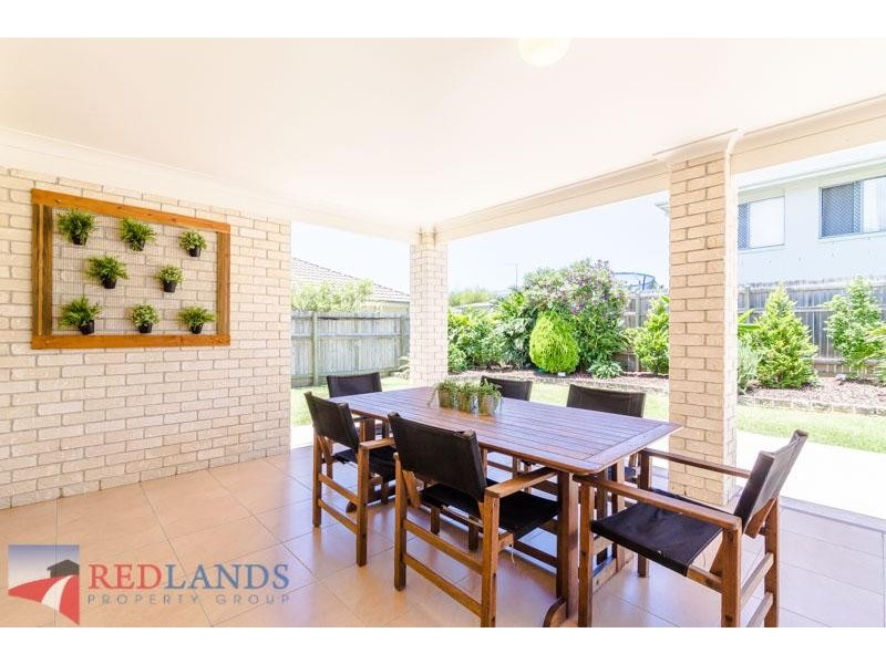 16 Magnetic  Place, Redland Bay QLD 4165