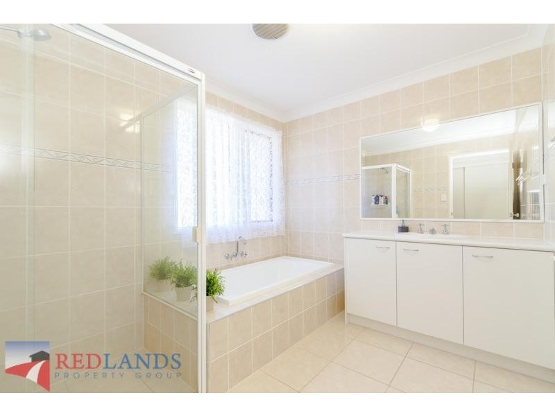 16 Magnetic  Place, Redland Bay QLD 4165