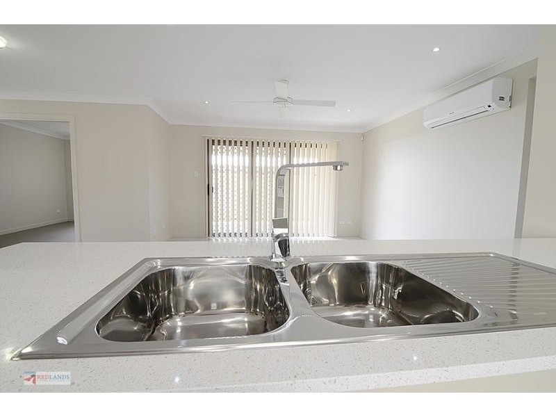 39 WILLIS Close, Redland Bay QLD 4165