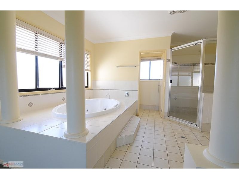 54 Spinnaker Circuit, Redland Bay QLD 4165