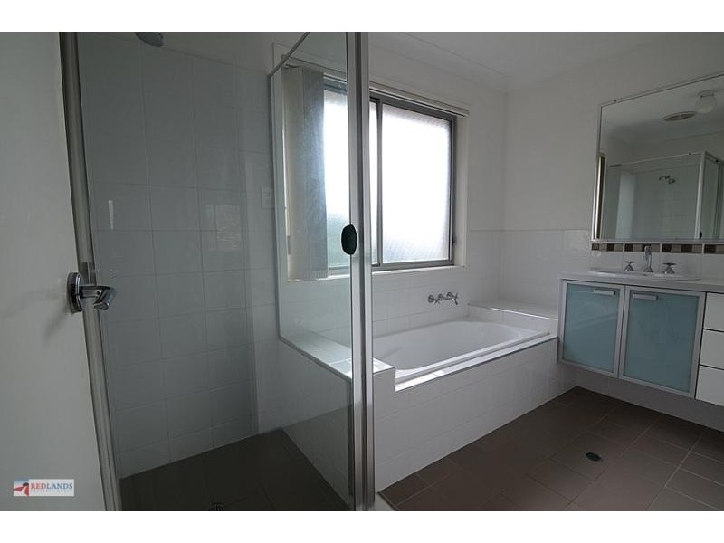 15 SHAW Place, Redland Bay QLD 4165