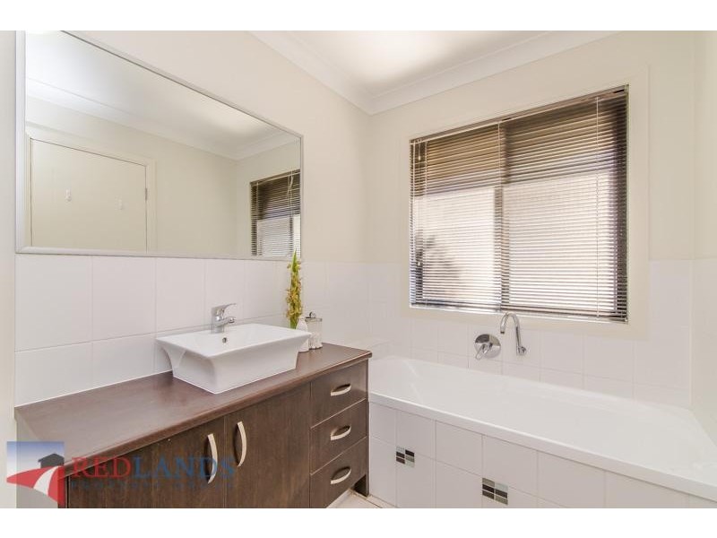 68 Ebony  Crescent, Redland Bay QLD 4165